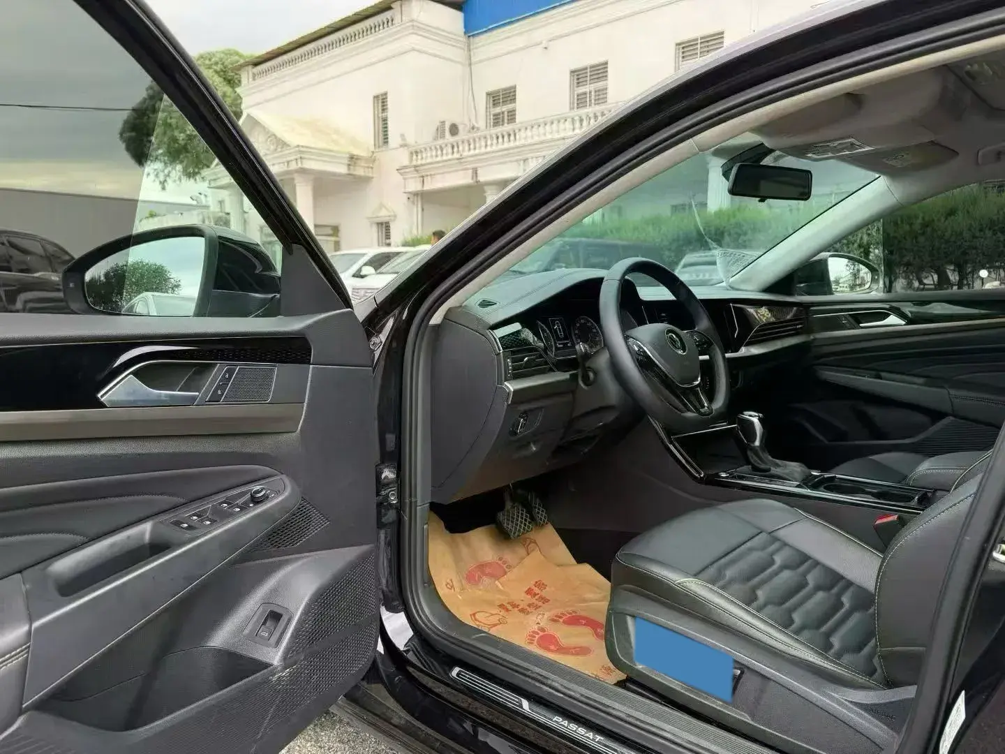 2021 VOLKSWAGEN PASSAT thumbnail 3