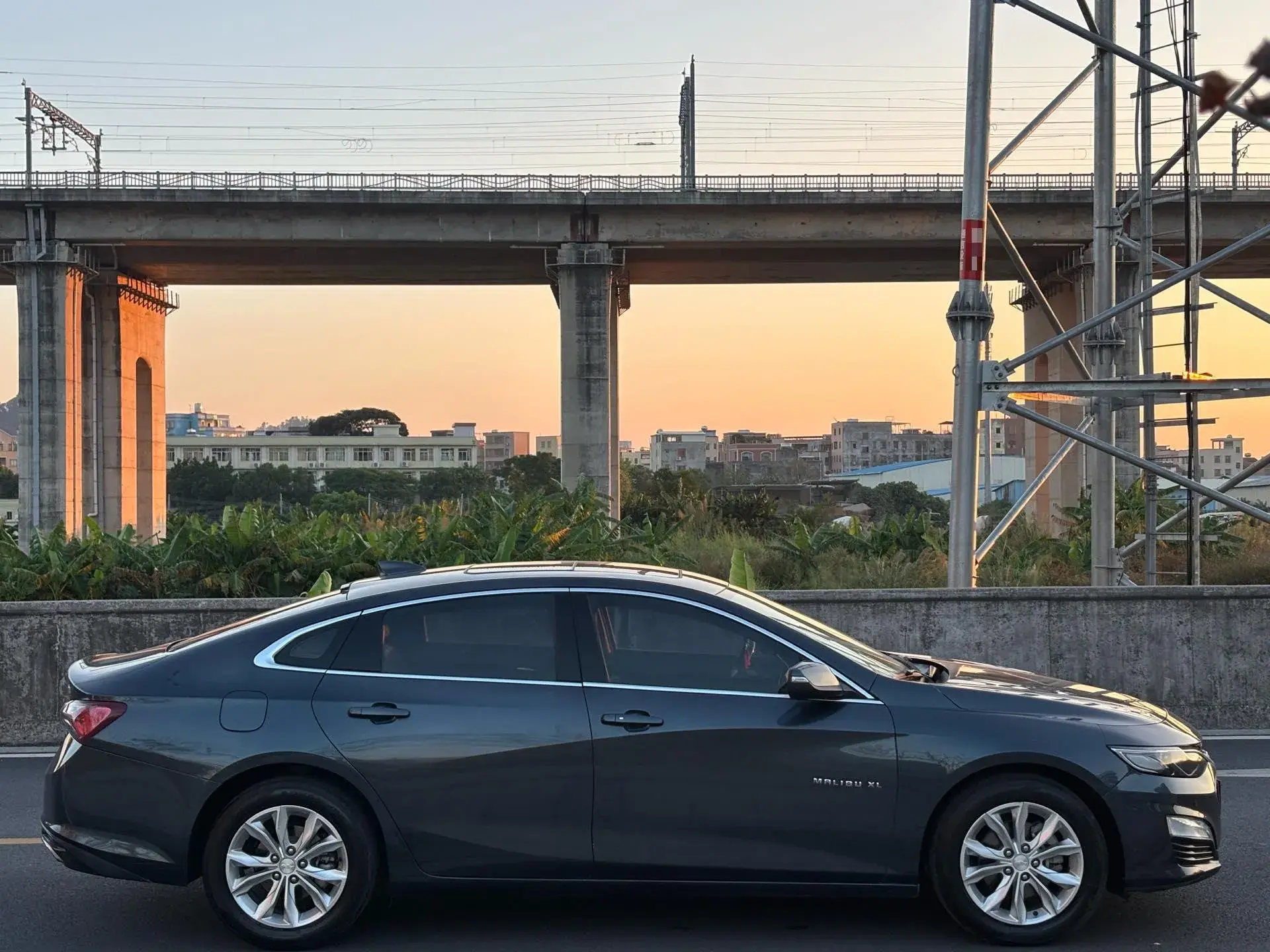 2019 CHEVROLET MALIBU thumbnail 3