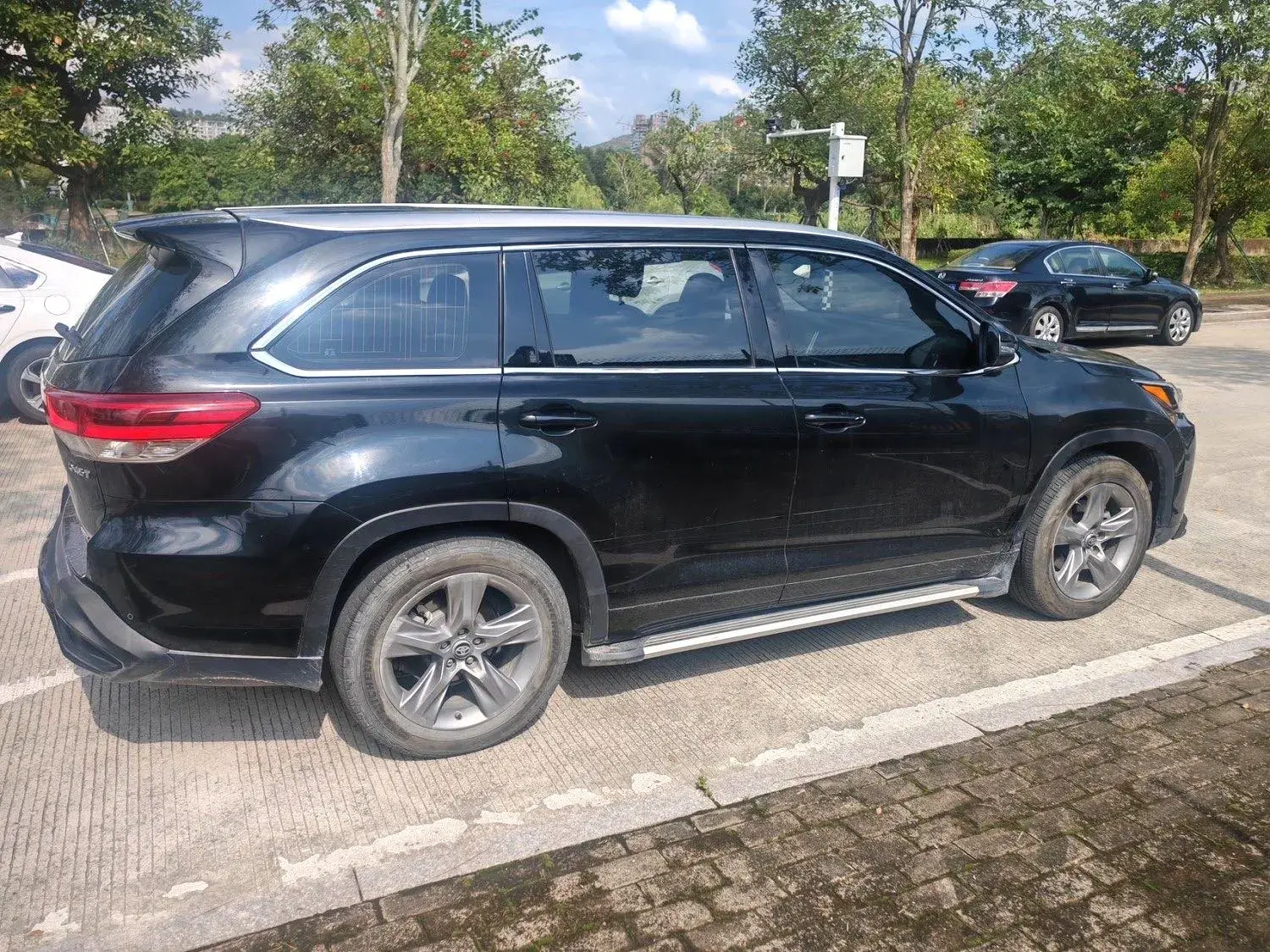 2021 TOYOTA HIGHLANDER thumbnail 3