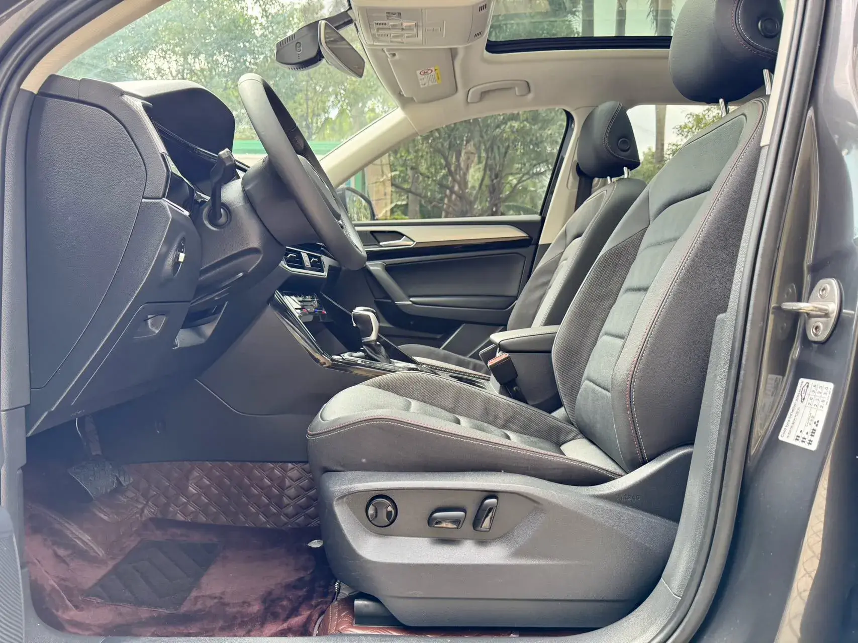 2021 VOLKSWAGEN TAYRON thumbnail 4