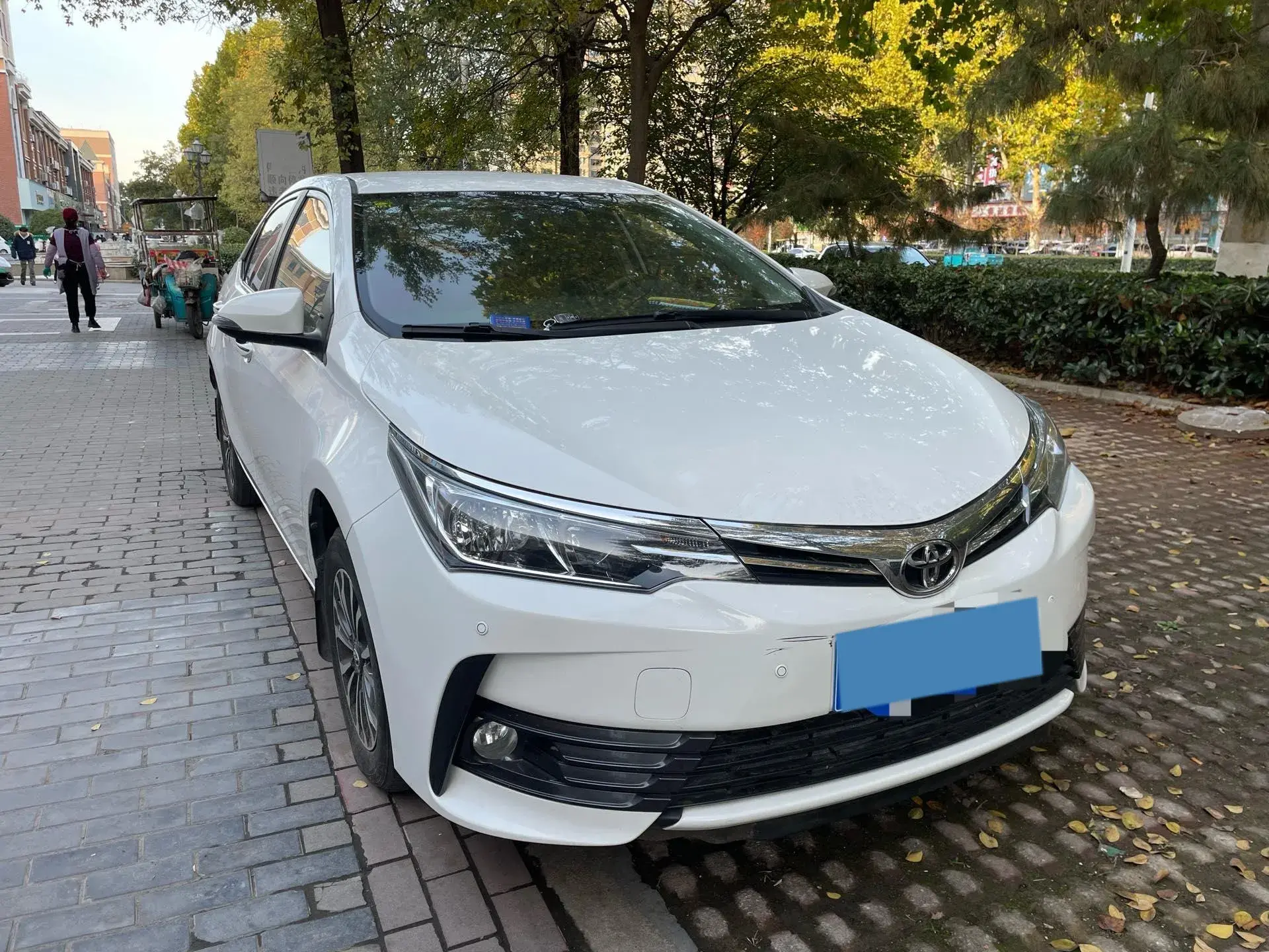 2018 TOYOTA COROLLA thumbnail 3