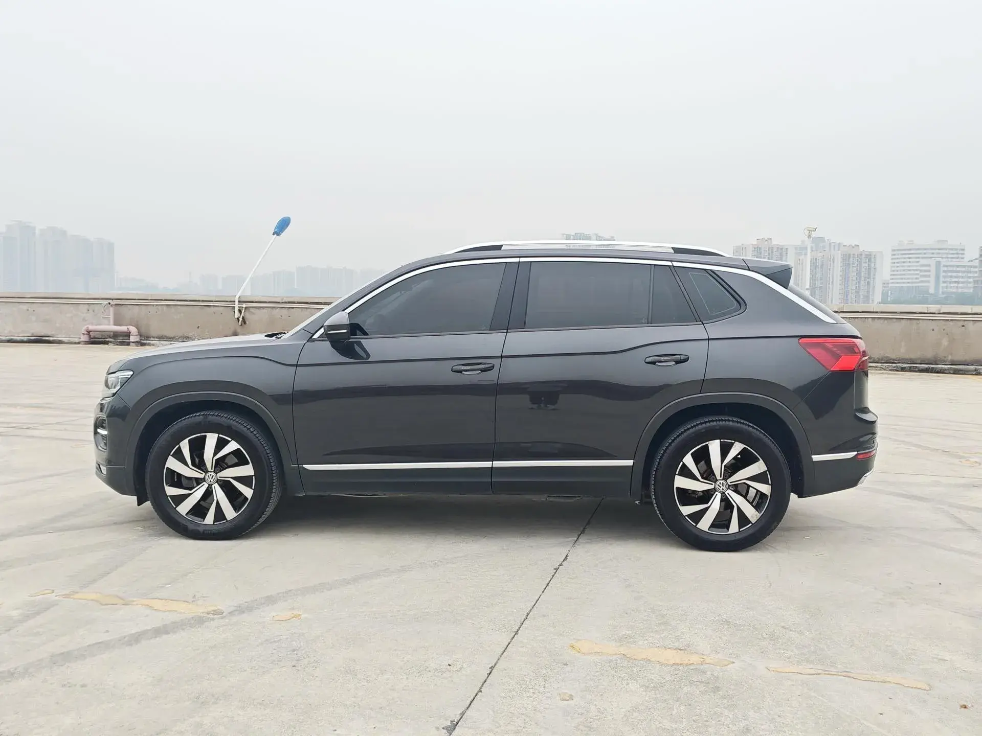 2019 VOLKSWAGEN TAYRON thumbnail 4