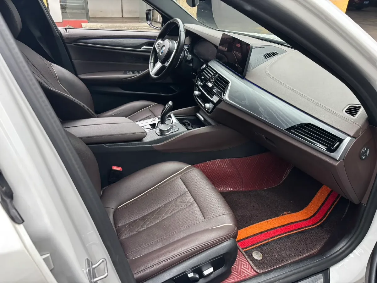 2021 BMW 5 Series 2.0T 252HP L4 8AT,autocango,china used car exporter,china ev exporter,chinese used car exporter,chinese used ev exporter