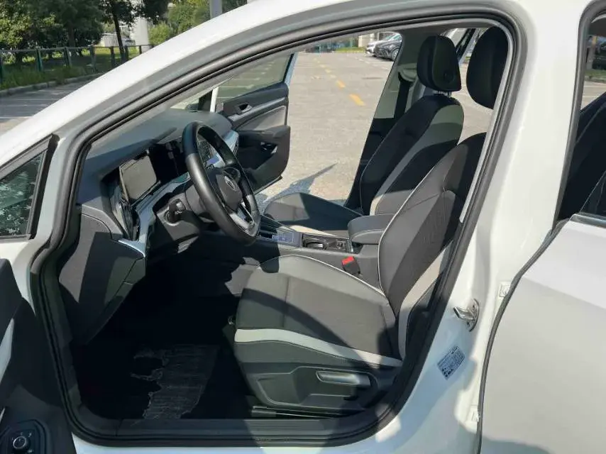 2021 VOLKSWAGEN GOLF thumbnail 4