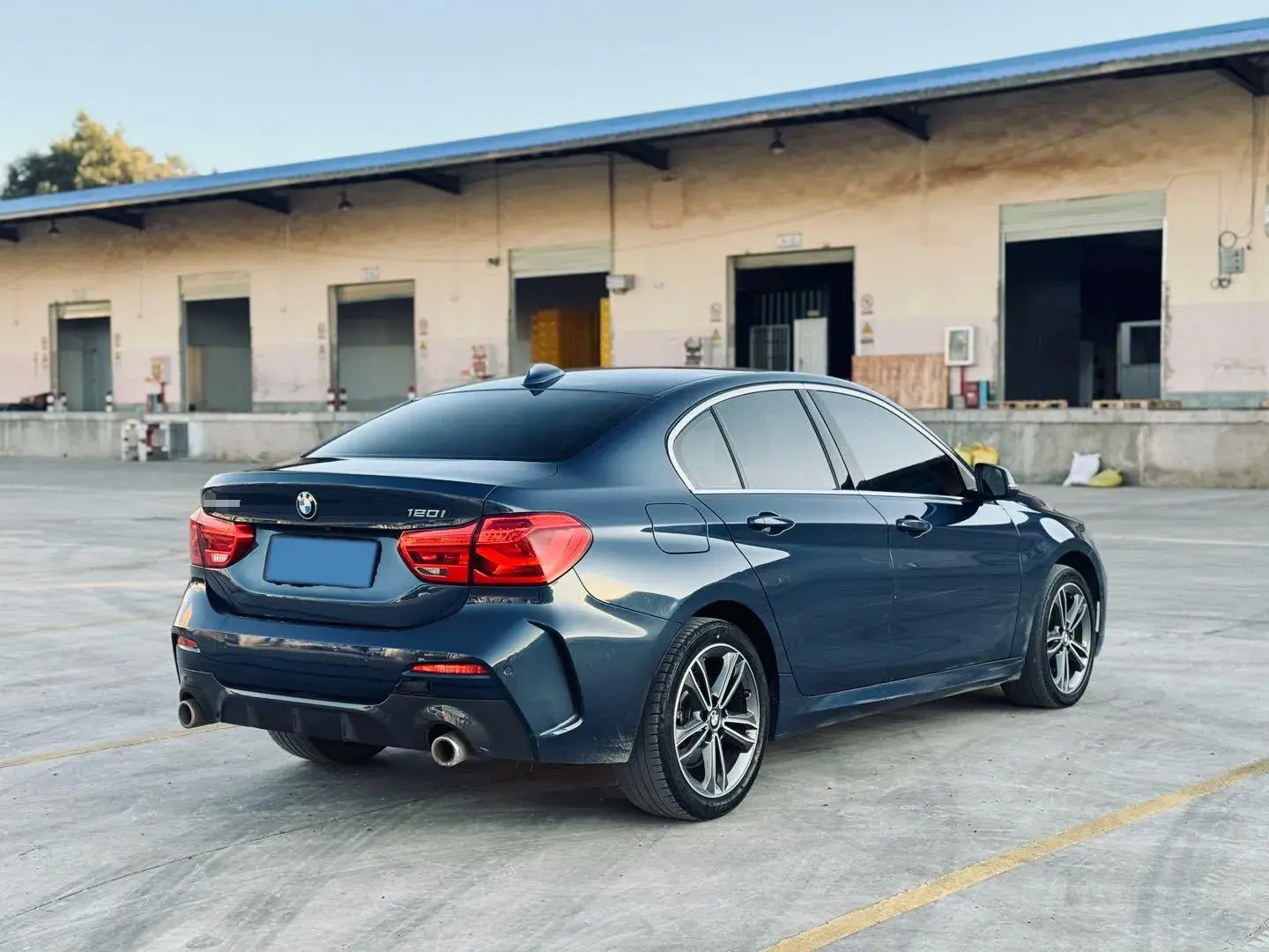 2022 BMW 1 thumbnail 4