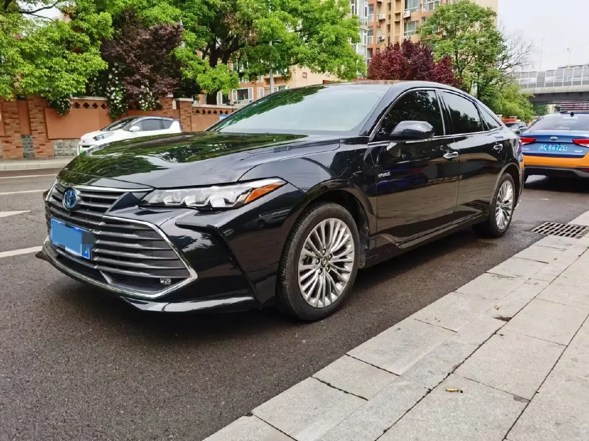 2019 Toyota Avalon 2.5L 178HP L4 E-CVT Hybrid