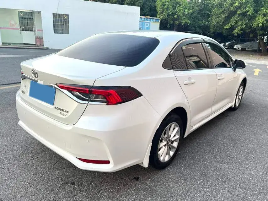 2021 TOYOTA COROLLA thumbnail 3