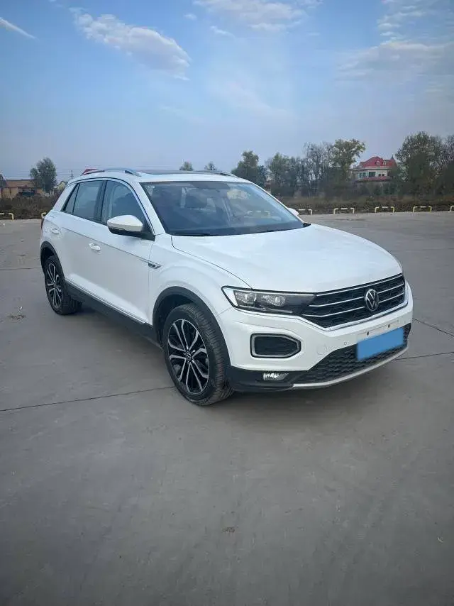 2022 VOLKSWAGEN T-ROC thumbnail 4