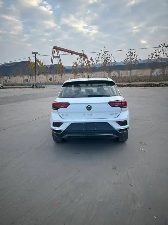 2022 VOLKSWAGEN T-ROC thumbnail 3