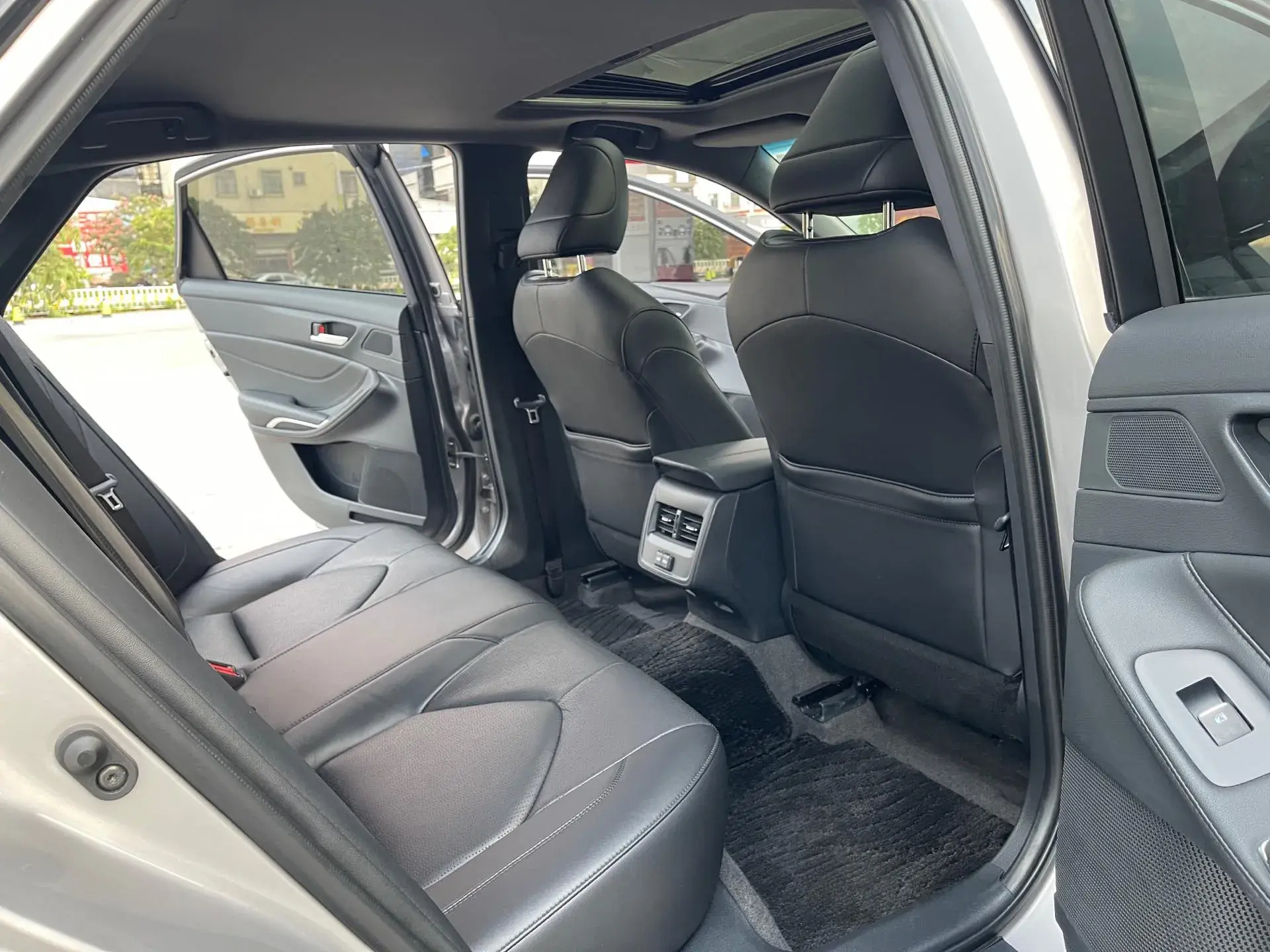 2022 TOYOTA AVALON thumbnail 3