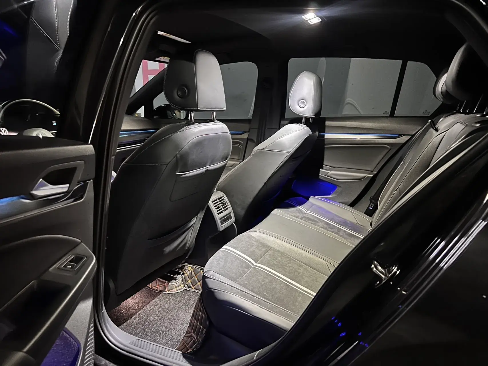 2021 VOLKSWAGEN GOLF thumbnail 3