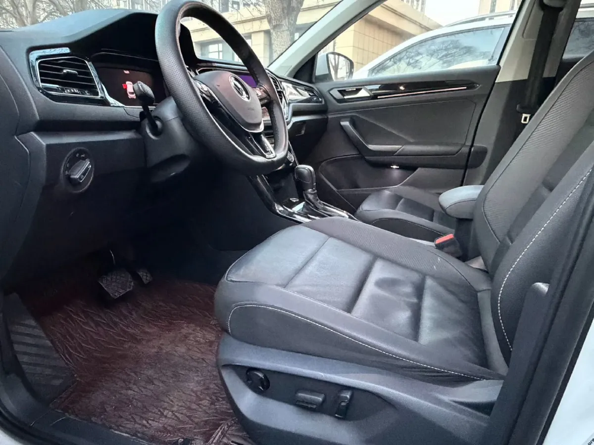 2021 Volkswagen T-Roc 1.4T 150HP L4 7DCT,autocango,china used car exporter,china ev exporter,chinese used car exporter,chinese used ev exporter