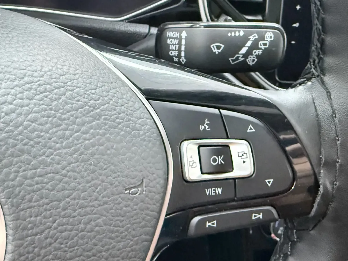 2021 Volkswagen T-Roc 1.4T 150HP L4 7DCT,autocango,china used car exporter,china ev exporter,chinese used car exporter,chinese used ev exporter