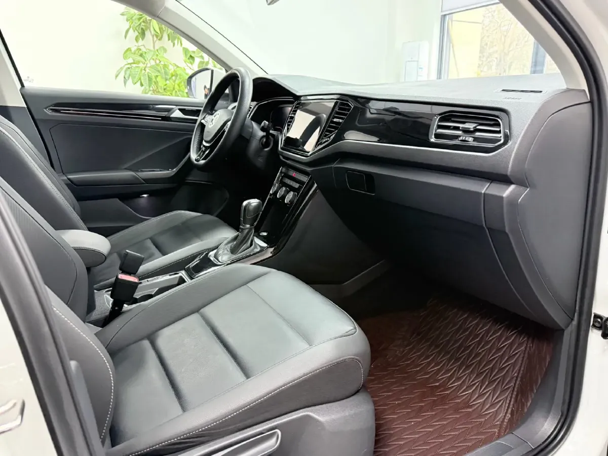 2021 Volkswagen T-Roc 1.4T 150HP L4 7DCT,autocango,china used car exporter,china ev exporter,chinese used car exporter,chinese used ev exporter