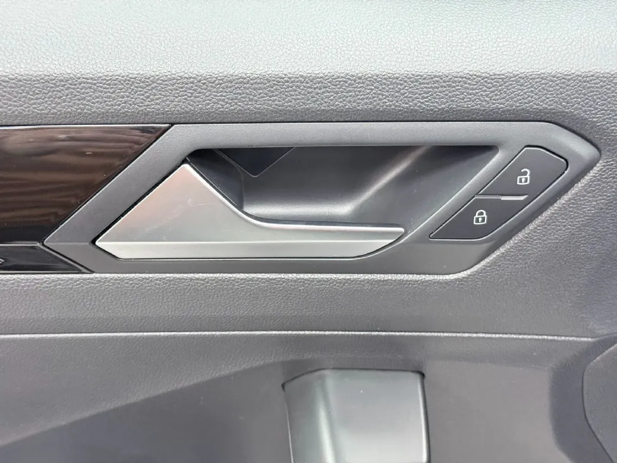 2021 Volkswagen T-Roc 1.4T 150HP L4 7DCT,autocango,china used car exporter,china ev exporter,chinese used car exporter,chinese used ev exporter