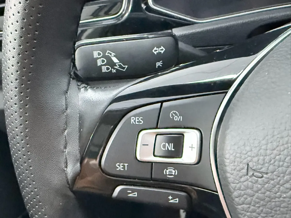 2021 Volkswagen T-Roc 1.4T 150HP L4 7DCT,autocango,china used car exporter,china ev exporter,chinese used car exporter,chinese used ev exporter