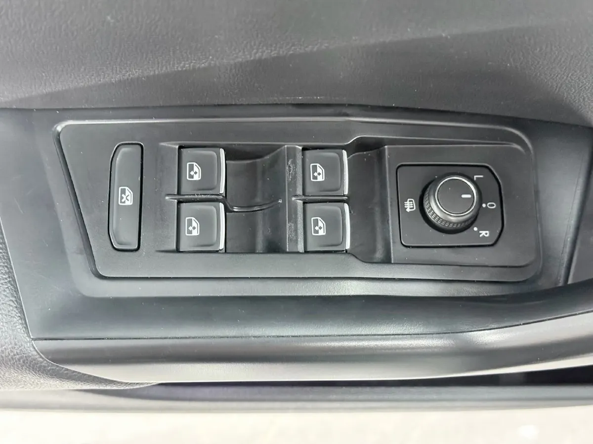 2021 Volkswagen T-Roc 1.4T 150HP L4 7DCT,autocango,china used car exporter,china ev exporter,chinese used car exporter,chinese used ev exporter