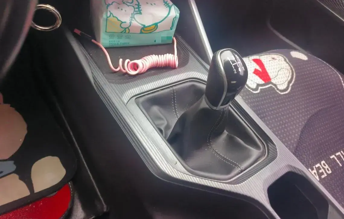 2022 GEELY EMGRAND thumbnail 2