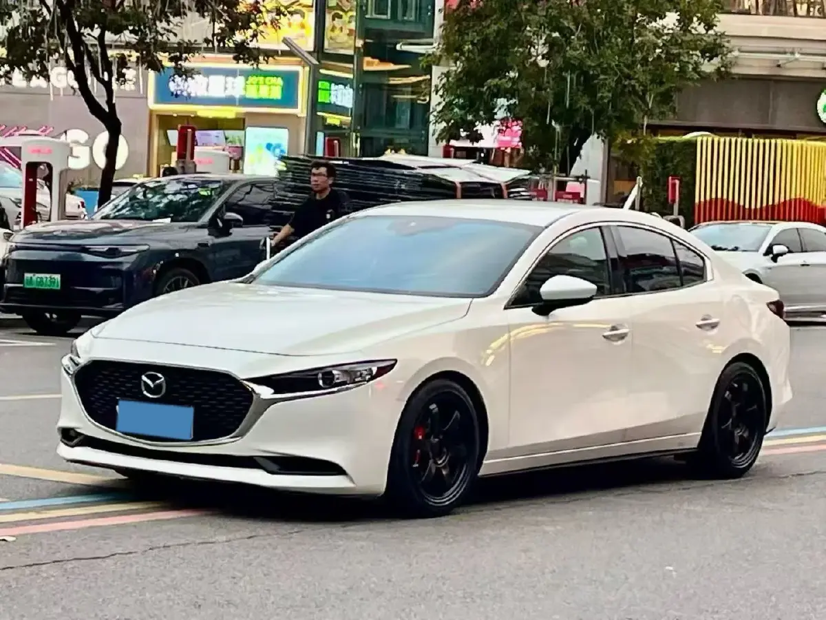 2020 Mazda 3 Axela 1.5L 117HP L4 6AT