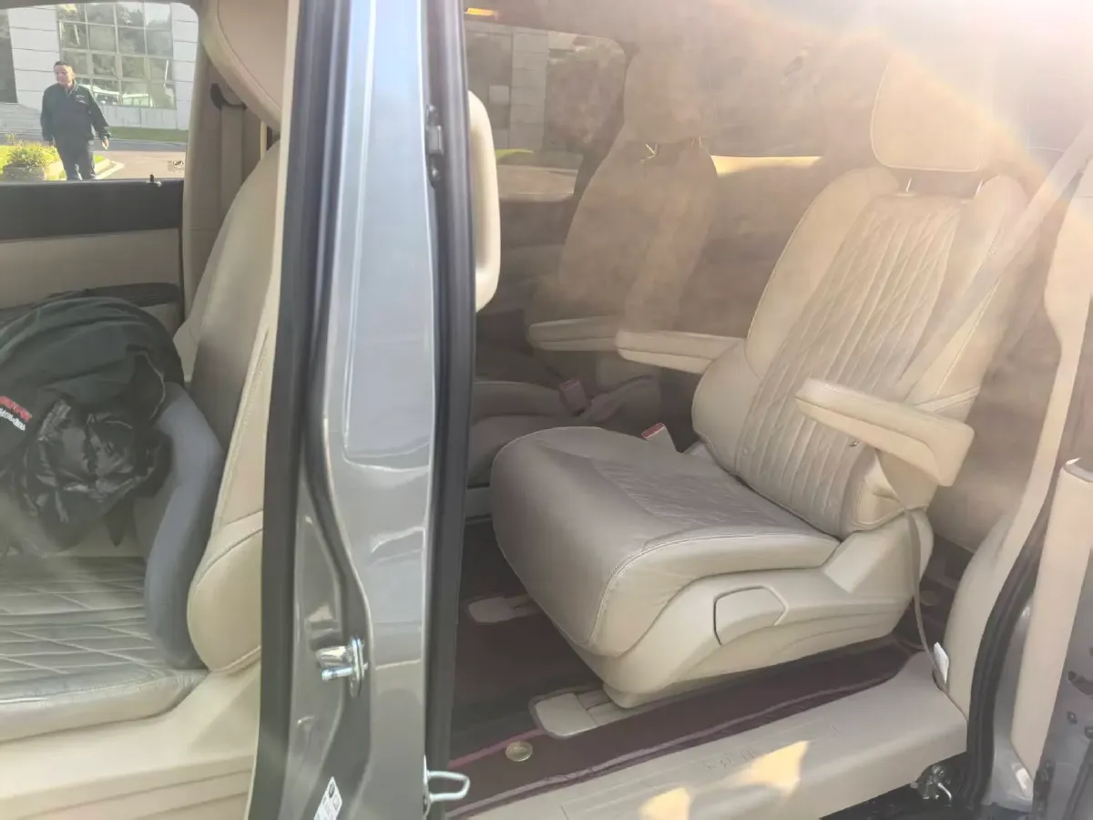 2023 Buick GL8 2.0T 237HP L4 9AT,autocango,china used car exporter,china ev exporter,chinese used car exporter,chinese used ev exporter