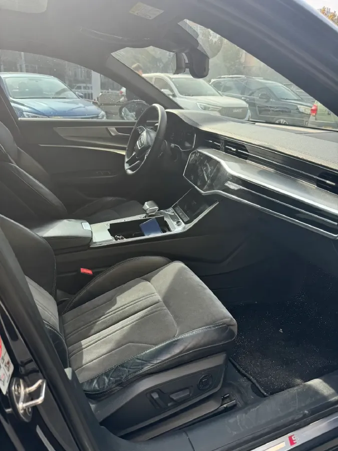 2020 Audi A6L 2.0T 224HP L4 7DCT,autocango,china used car exporter,china ev exporter,chinese used car exporter,chinese used ev exporter