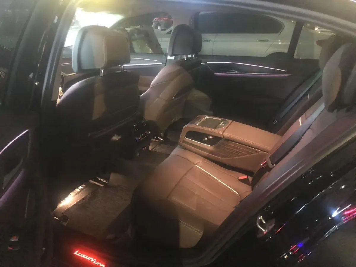 2023 BMW 5 Series 2.0T 245HP L4 8AT,autocango,china used car exporter,china ev exporter,chinese used car exporter,chinese used ev exporter