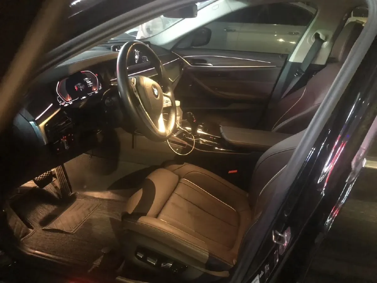 2023 BMW 5 Series 2.0T 245HP L4 8AT,autocango,china used car exporter,china ev exporter,chinese used car exporter,chinese used ev exporter