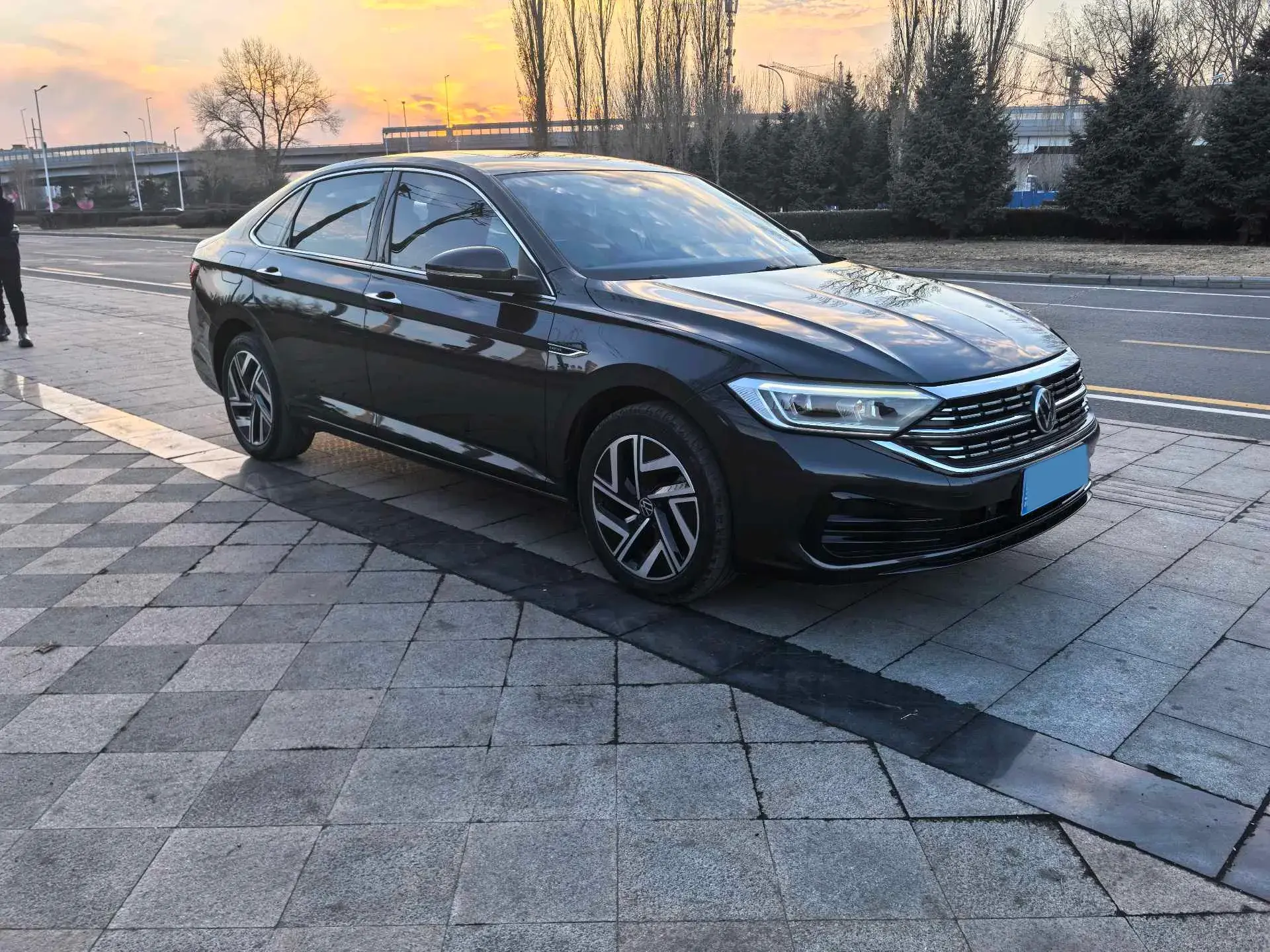 2023 VOLKSWAGEN SAGITAR thumbnail 3