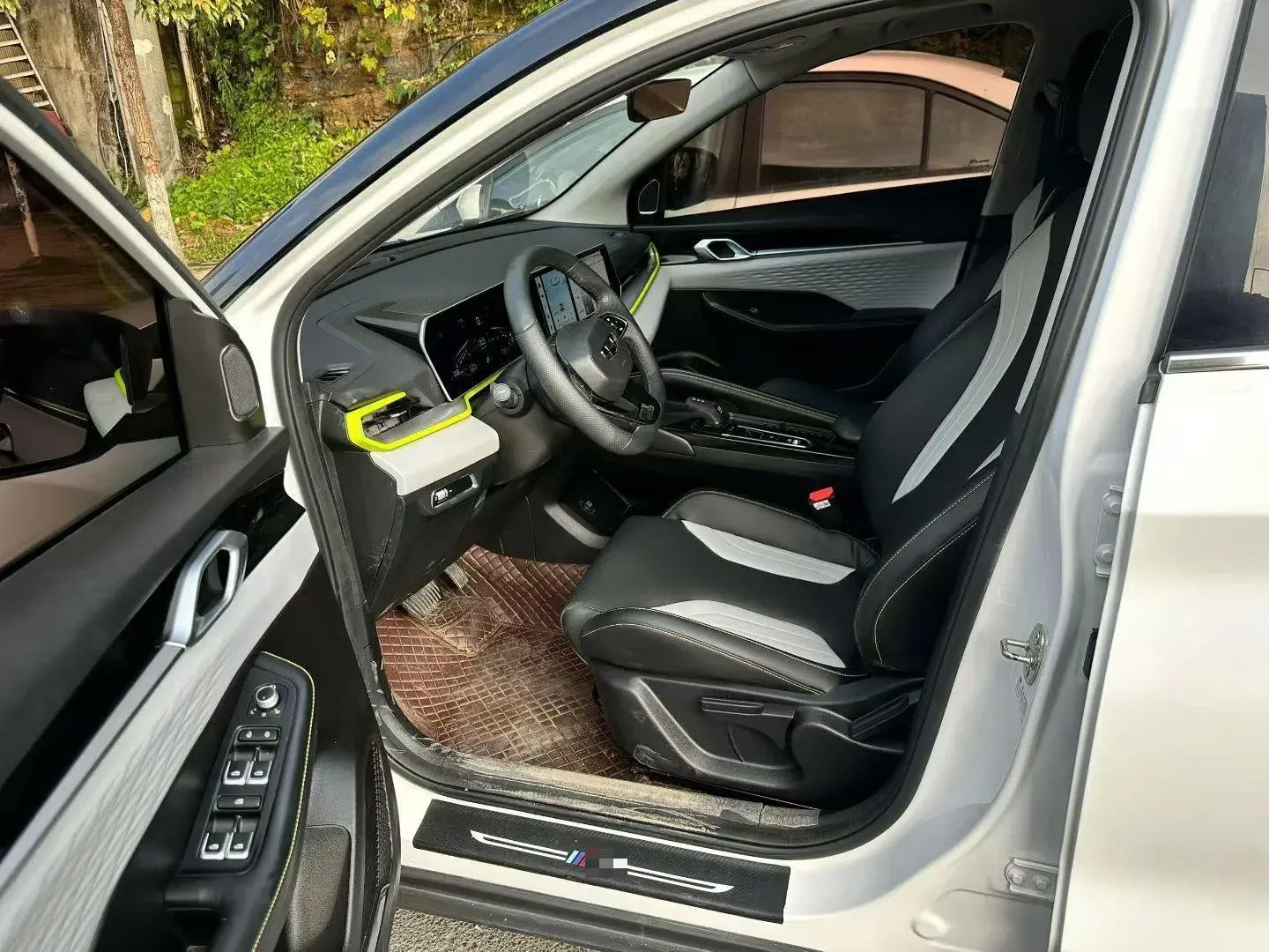 2023 GEELY COOLRAY thumbnail 3