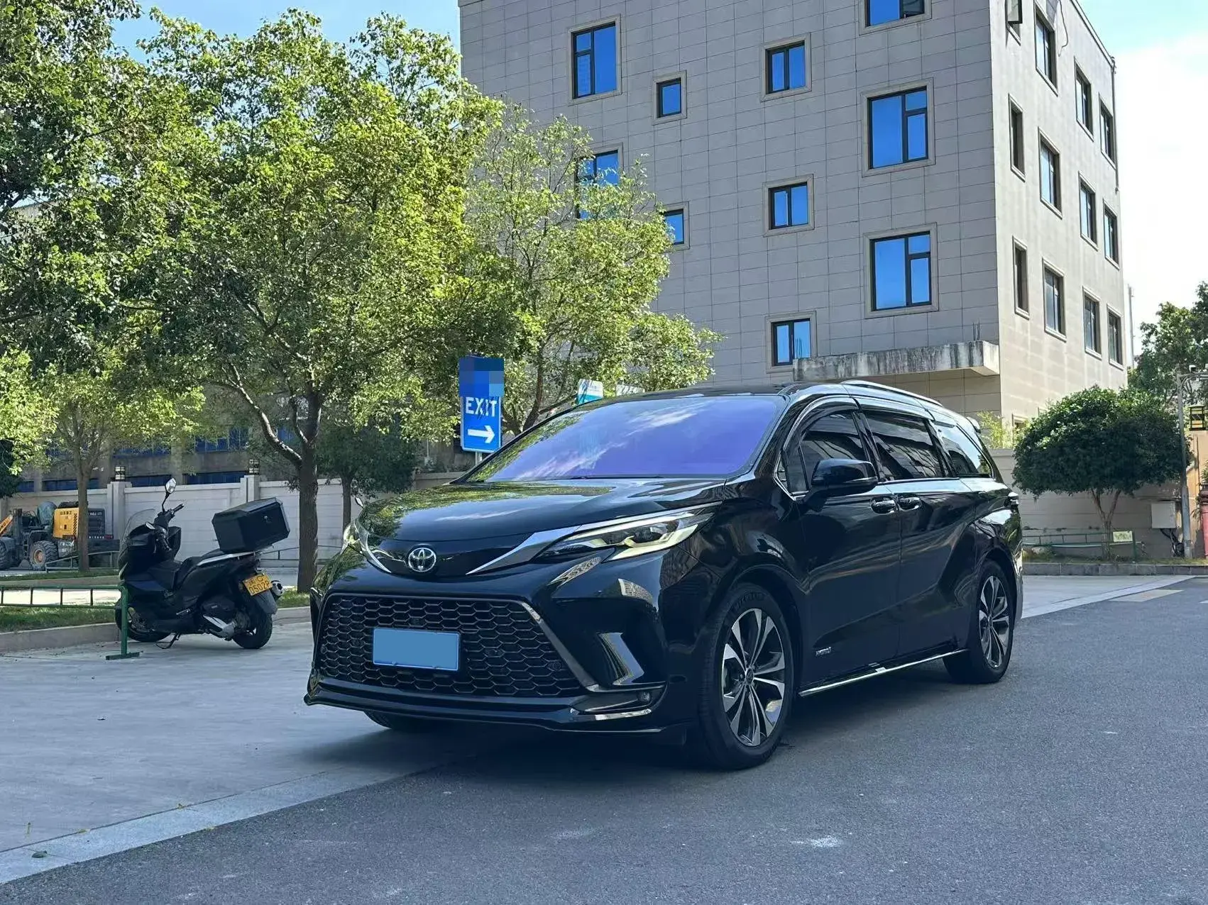 2023 TOYOTA GRANVIA view 1