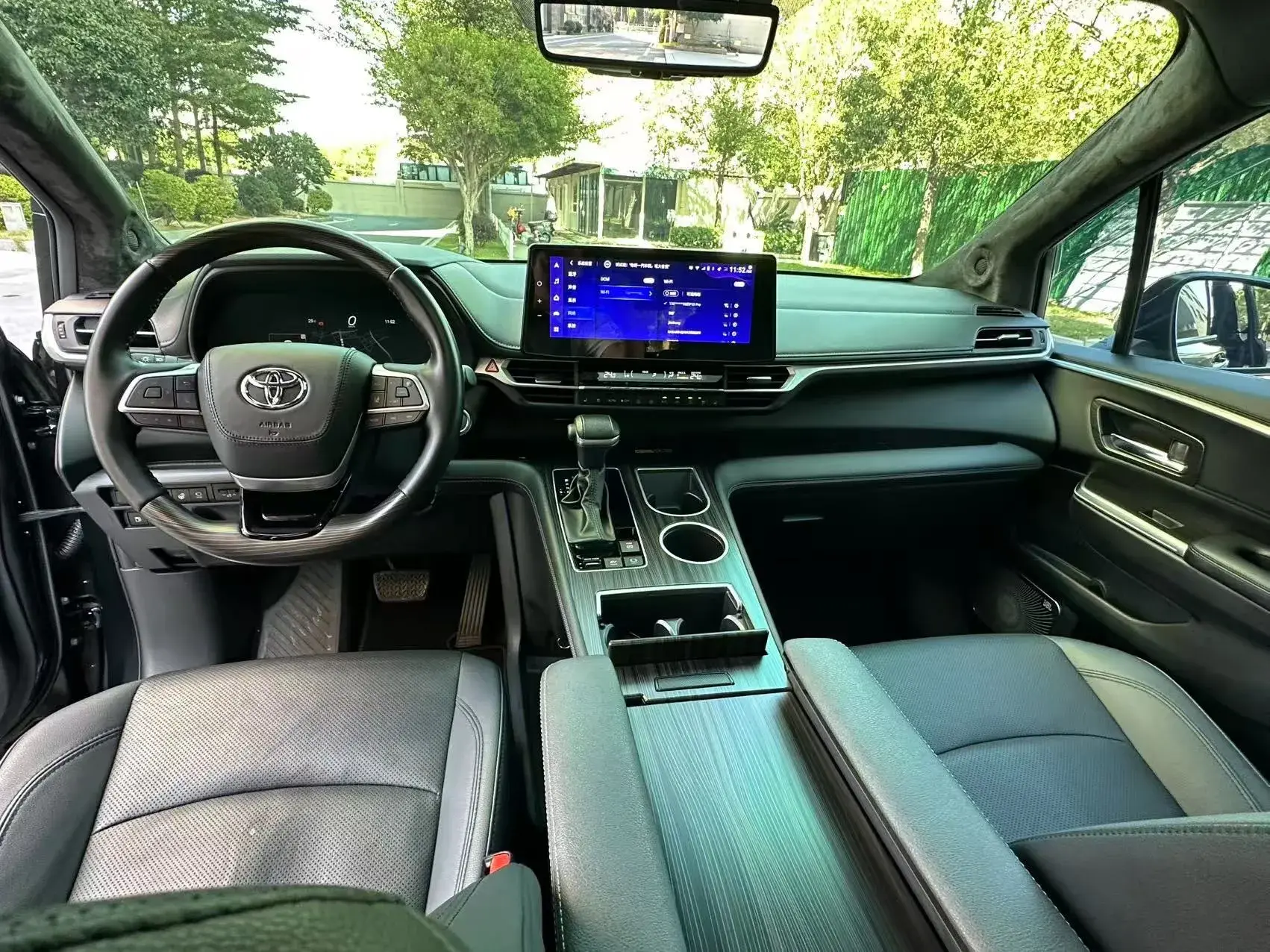 2023 TOYOTA GRANVIA thumbnail 4