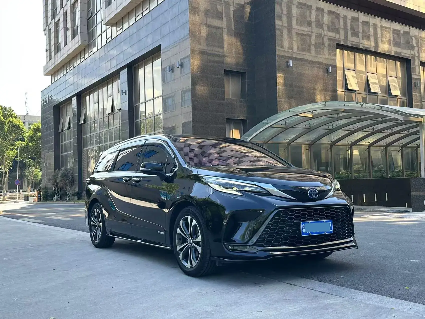 2023 TOYOTA GRANVIA thumbnail 2