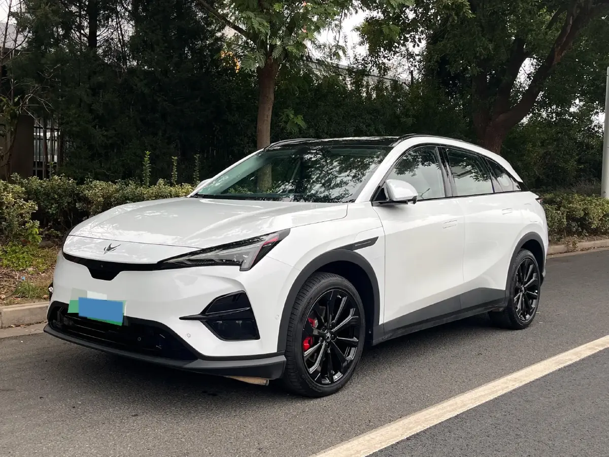 2025 ARCFOX αT5 BEV 74.4KWH