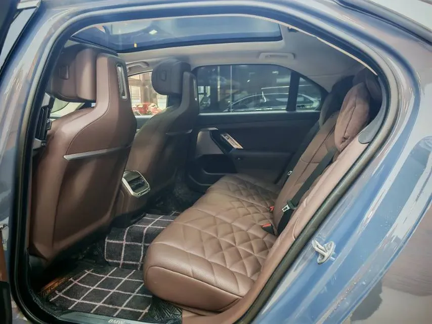 2023 BMW 7 Series 3.0T 272HP L6 8AT,autocango,china used car exporter,china ev exporter,chinese used car exporter,chinese used ev exporter