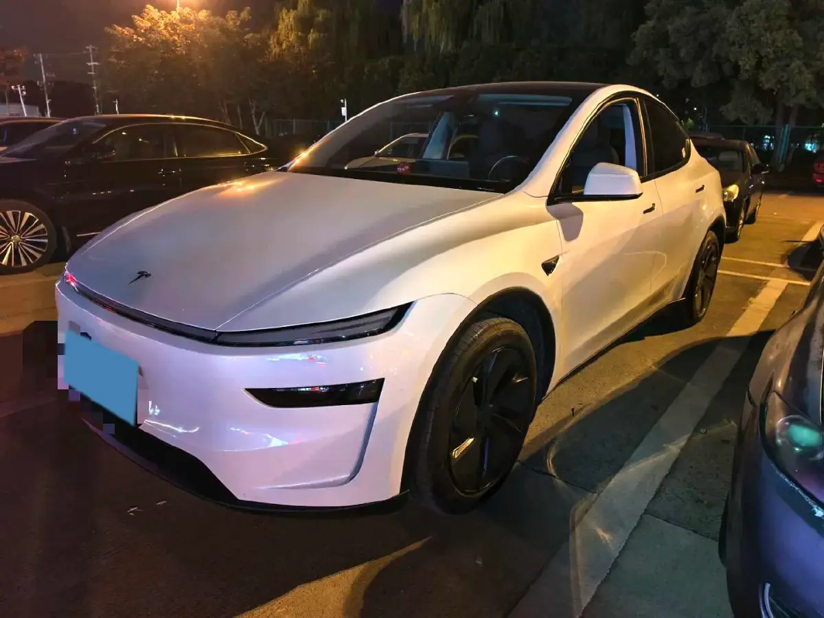 2025 Tesla Model Y BEV 62.5KWH