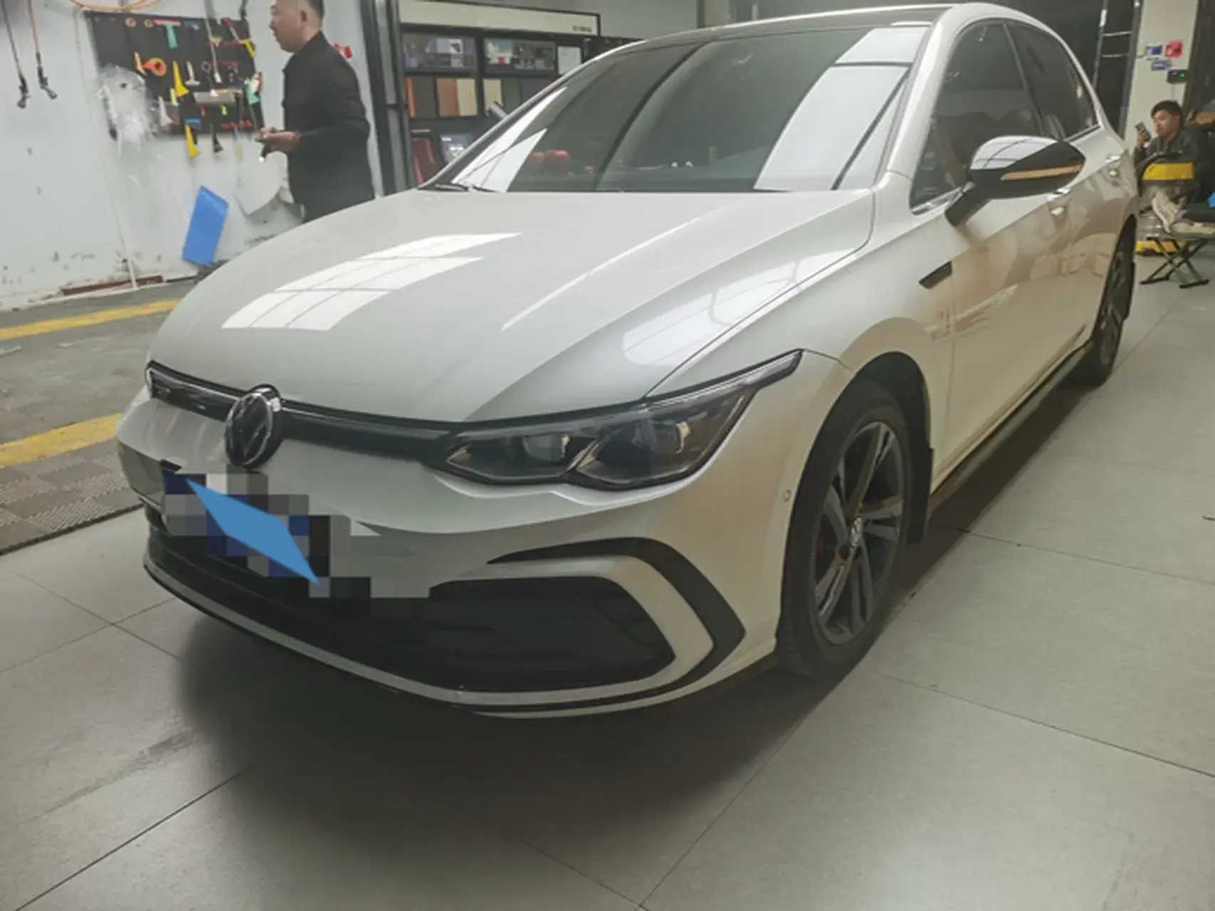 2023 VOLKSWAGEN GOLF view 1