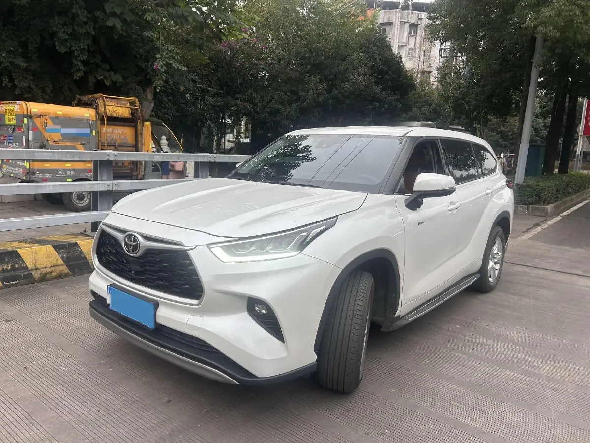 2024 Toyota Highlander 2.5L 189HP L4 E-CVT Hybrid