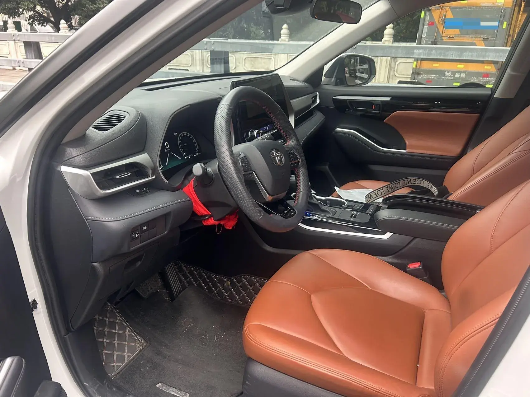 2024 TOYOTA HIGHLANDER thumbnail 2