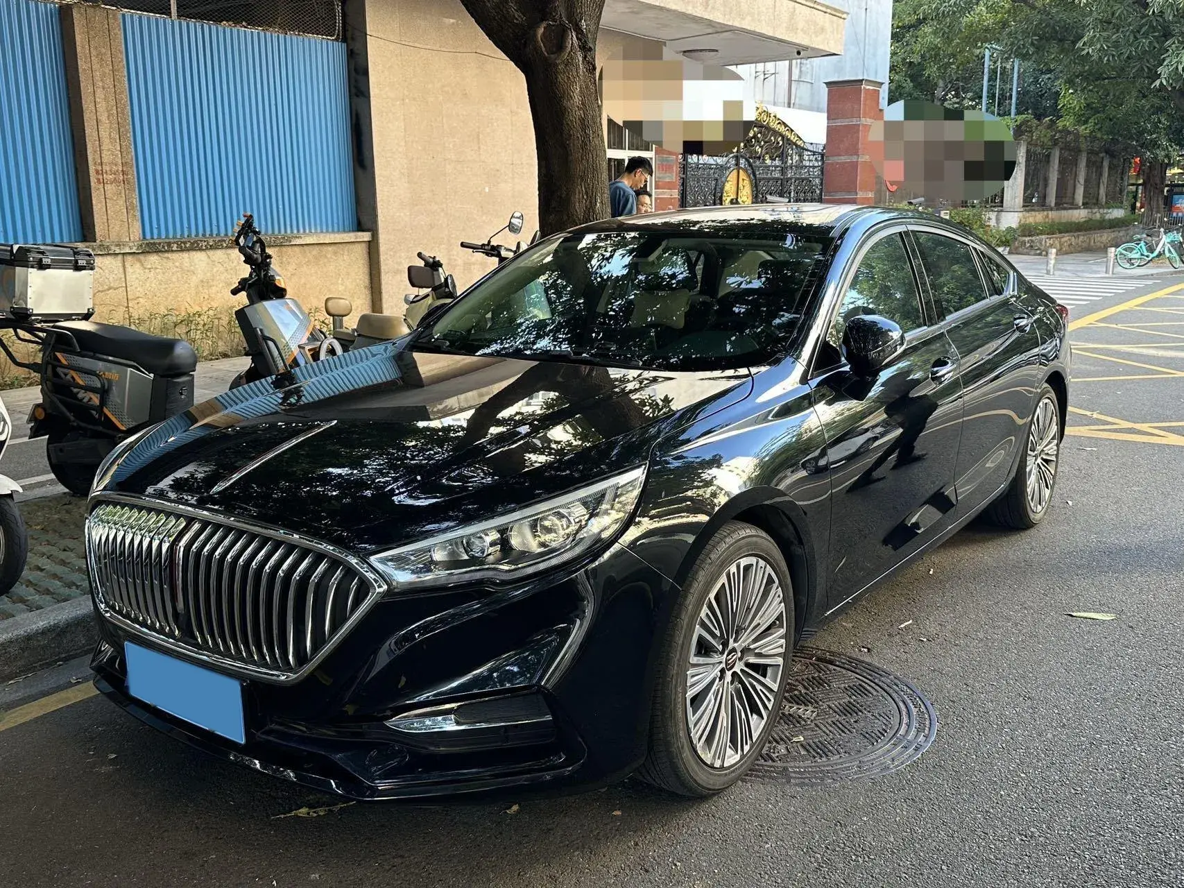 2020 HONGQI H5 view 1