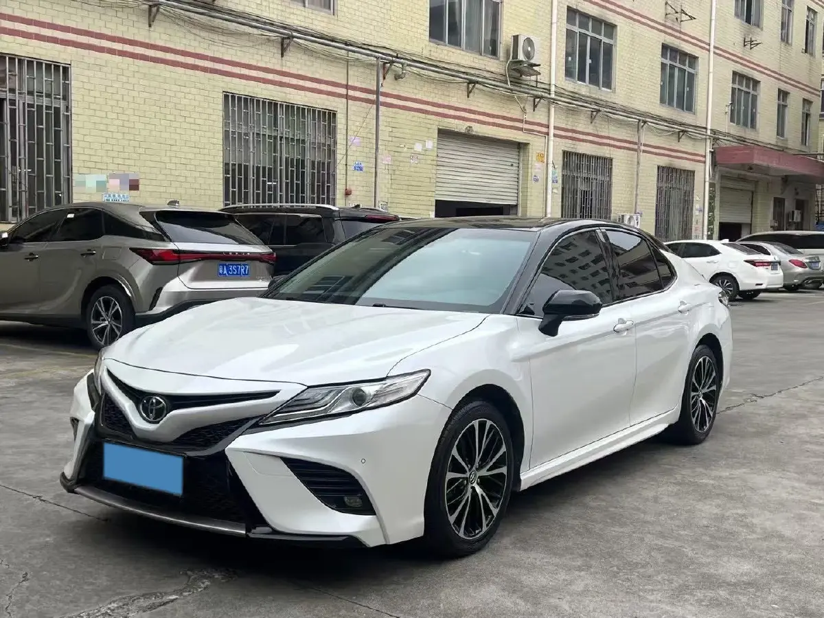 2019 Toyota Camry 2.5L 209HP L4 8AT