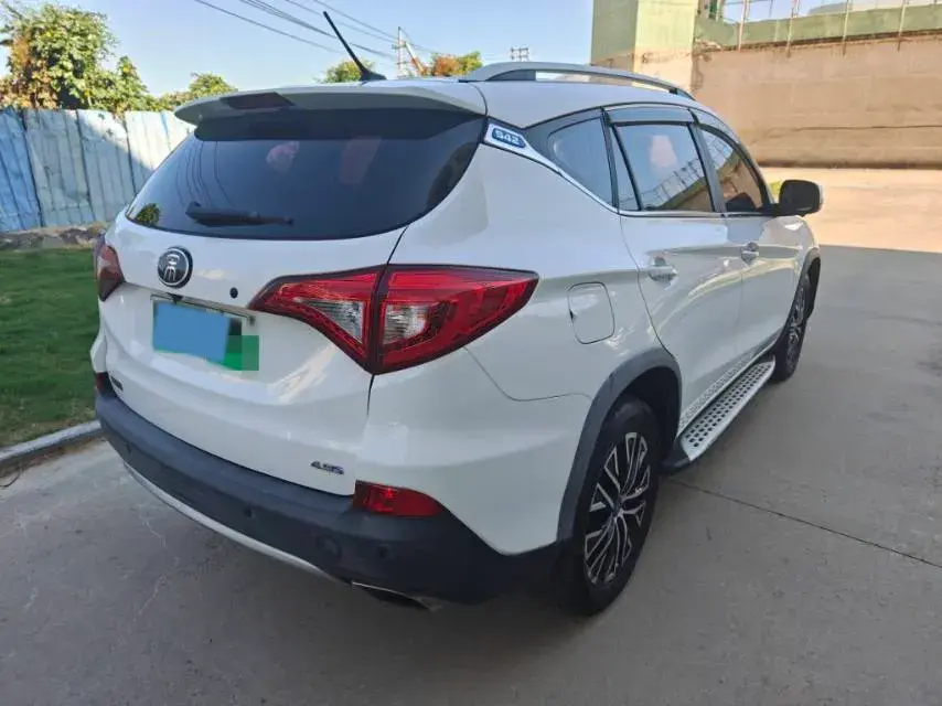 2017 BYD SONG thumbnail 4