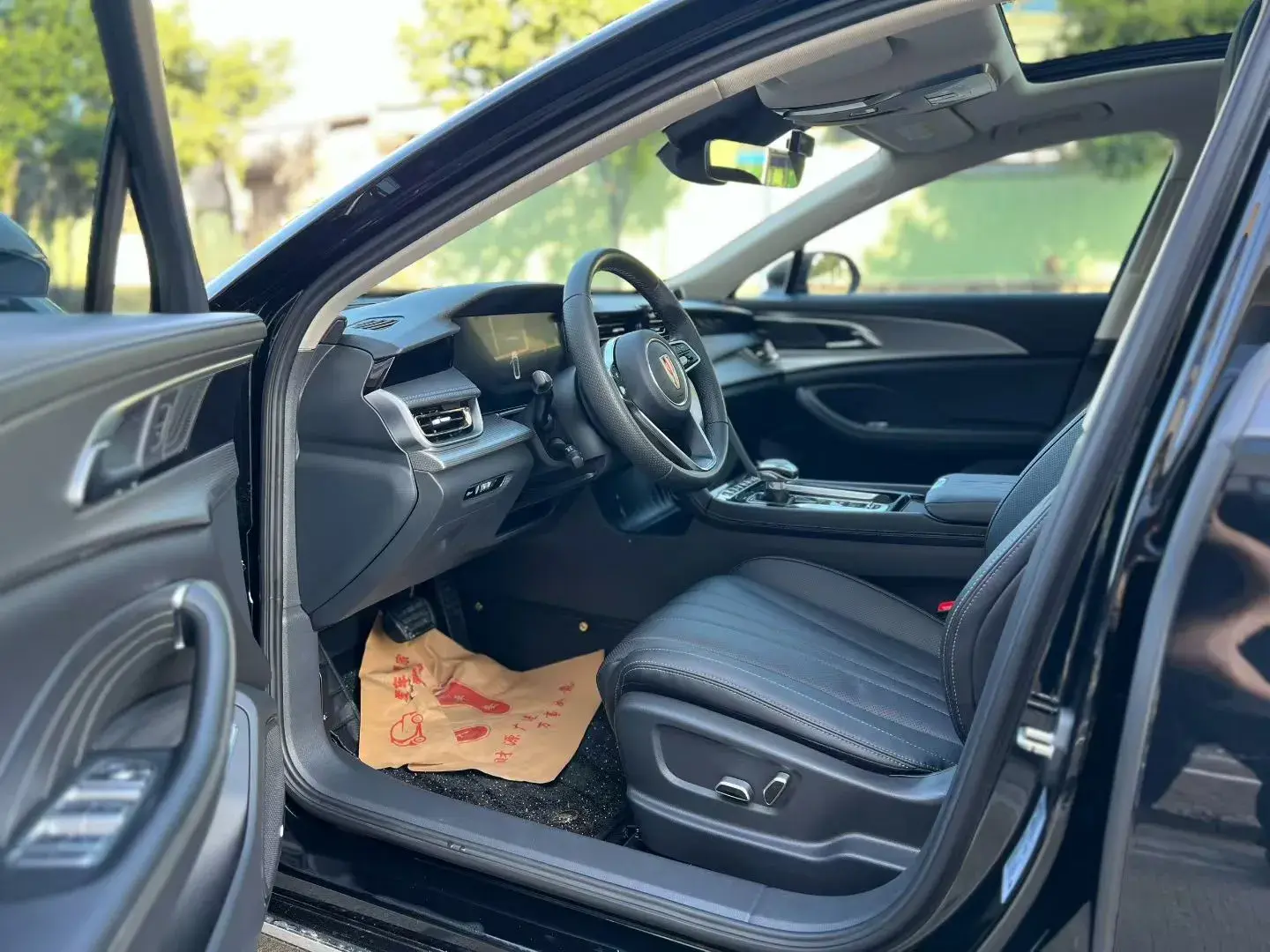 2023 HONGQI H5 thumbnail 4