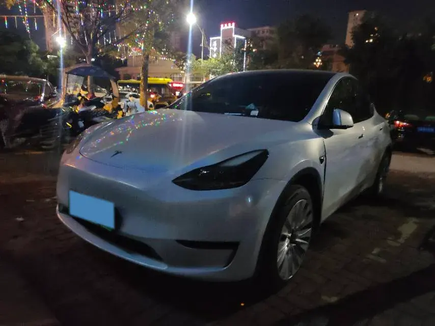 2022 TESLA MODEL view 1