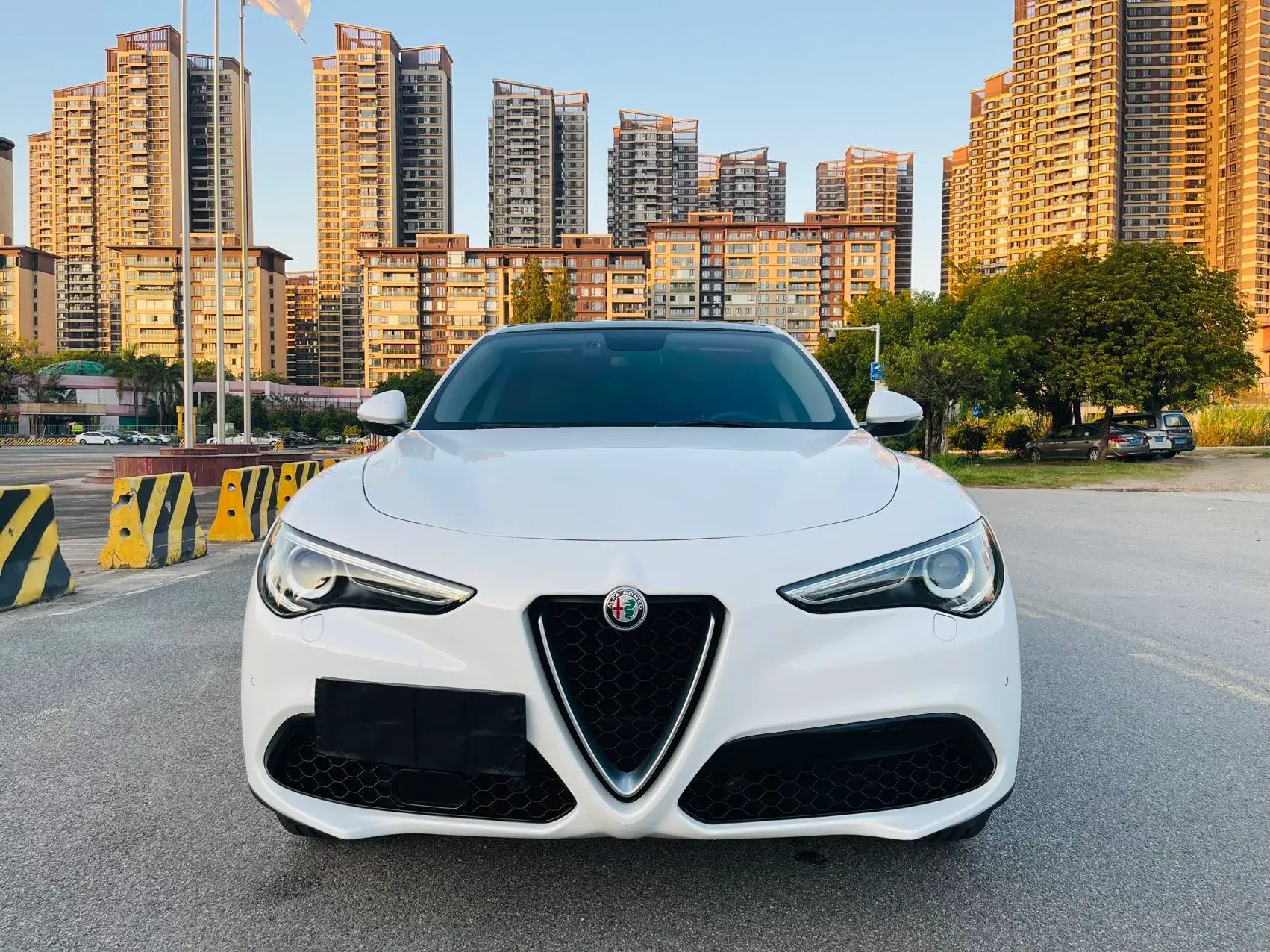 2017 ALFA ROMEO thumbnail 2