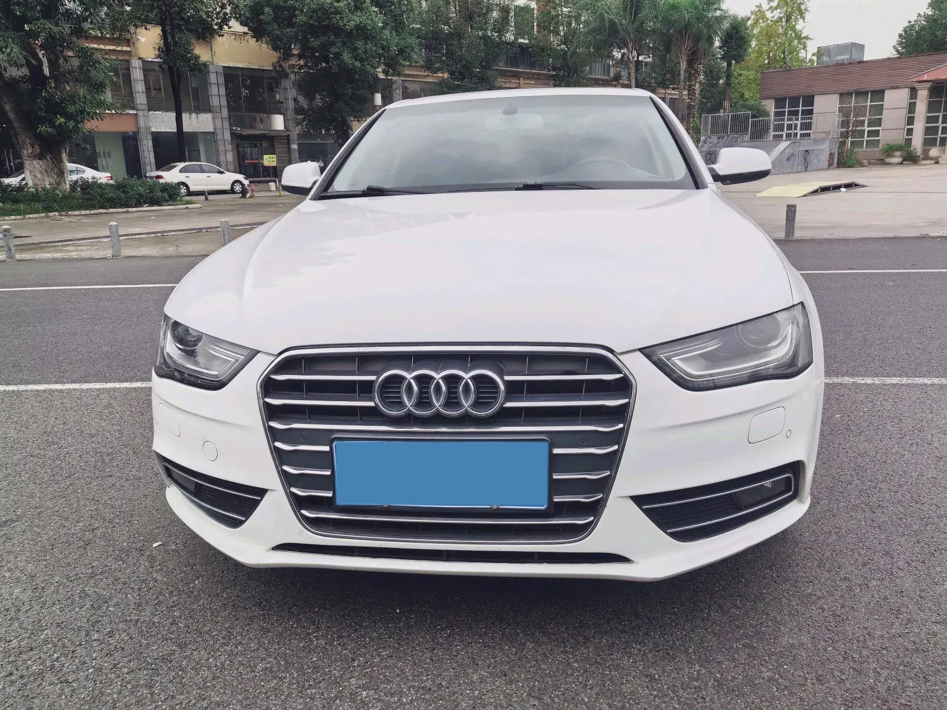 2013 AUDI A4L thumbnail 2