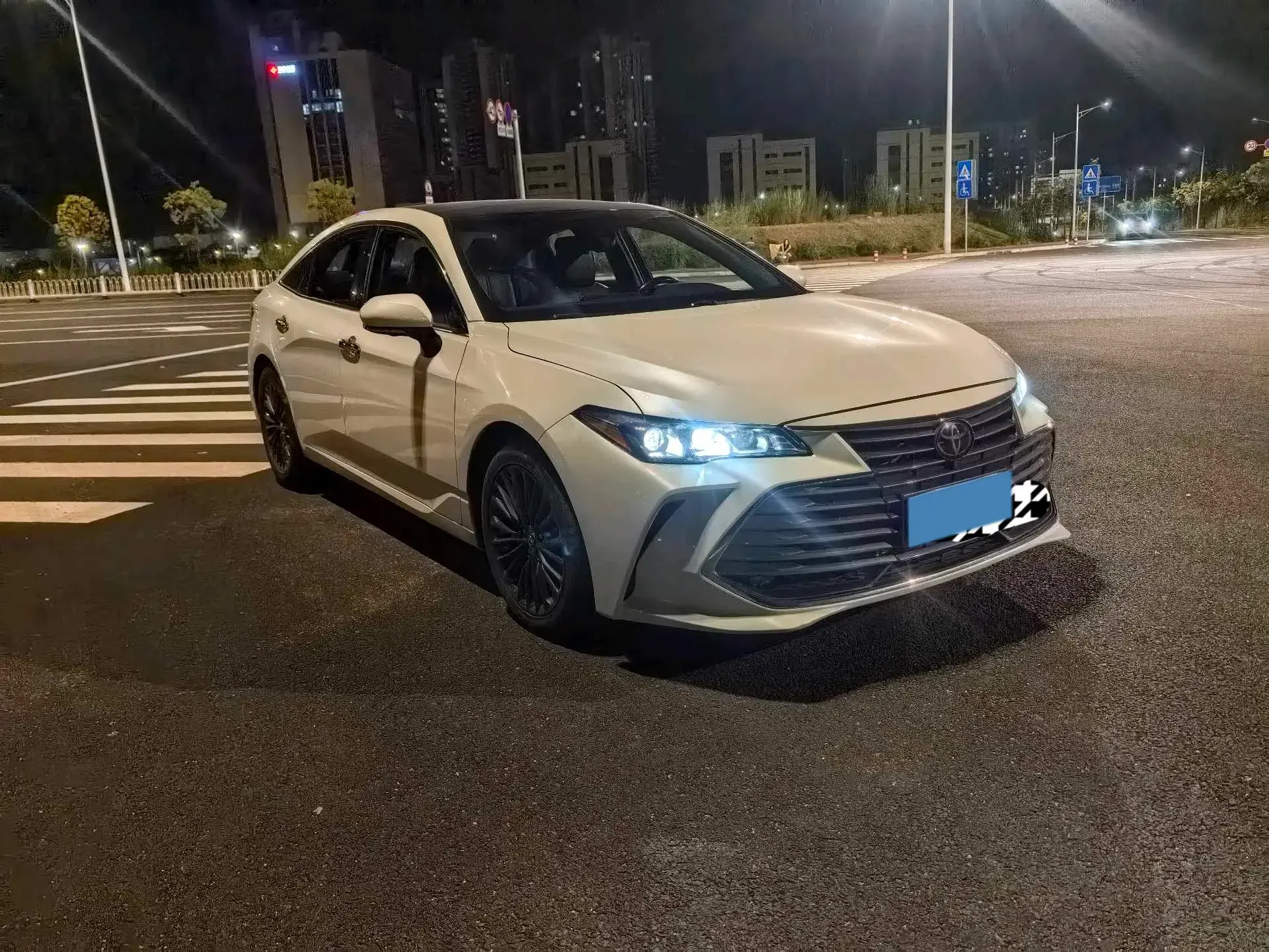 2019 TOYOTA AVALON thumbnail 3