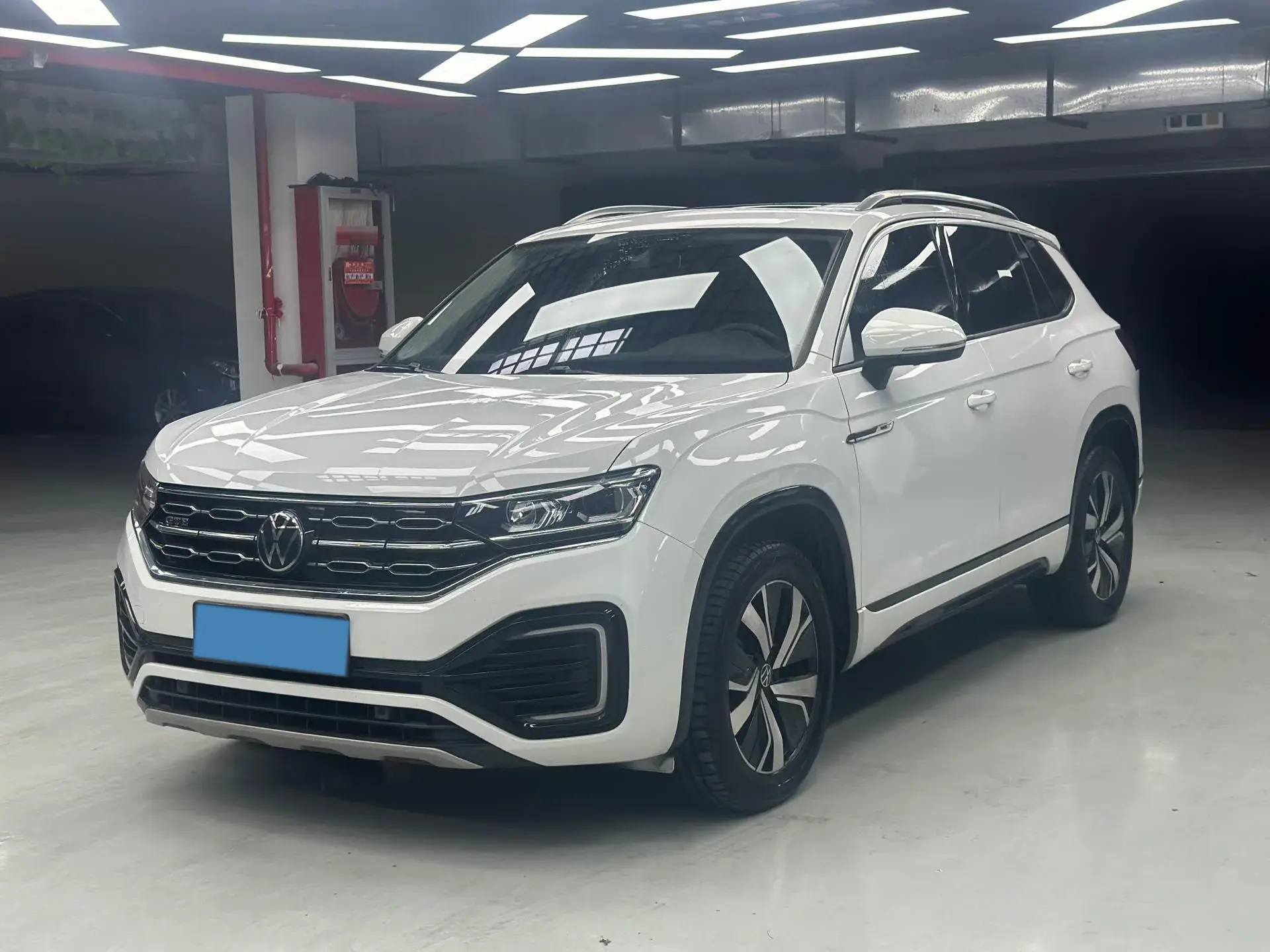 2020 VOLKSWAGEN TAYRON view 1