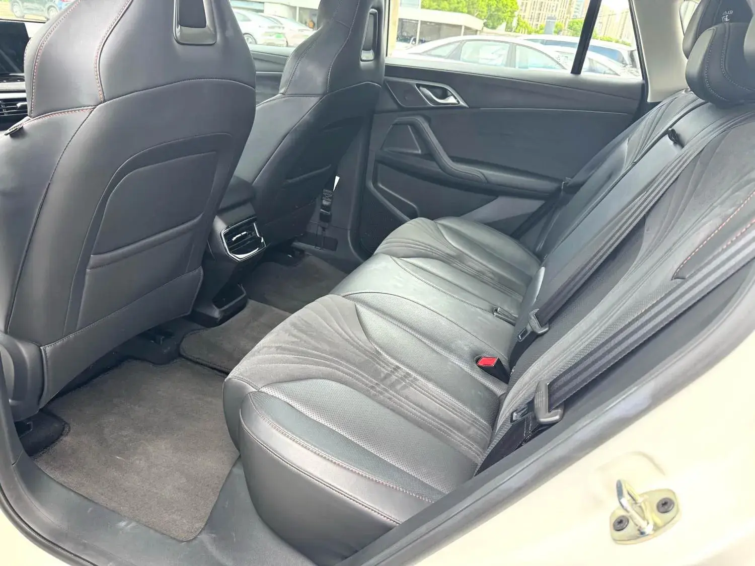 2024 ROEWE D5X thumbnail 4