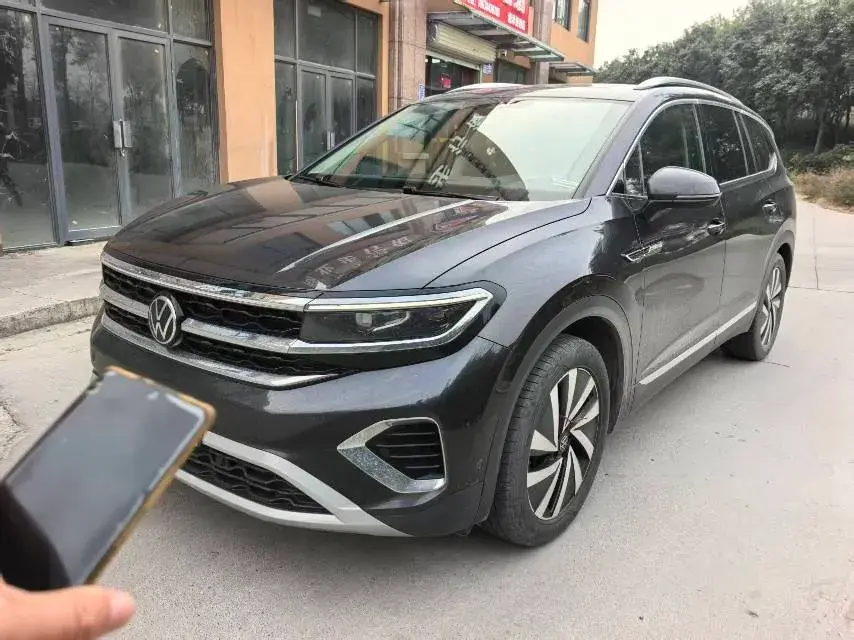 2021 VOLKSWAGEN TALAGON view 1