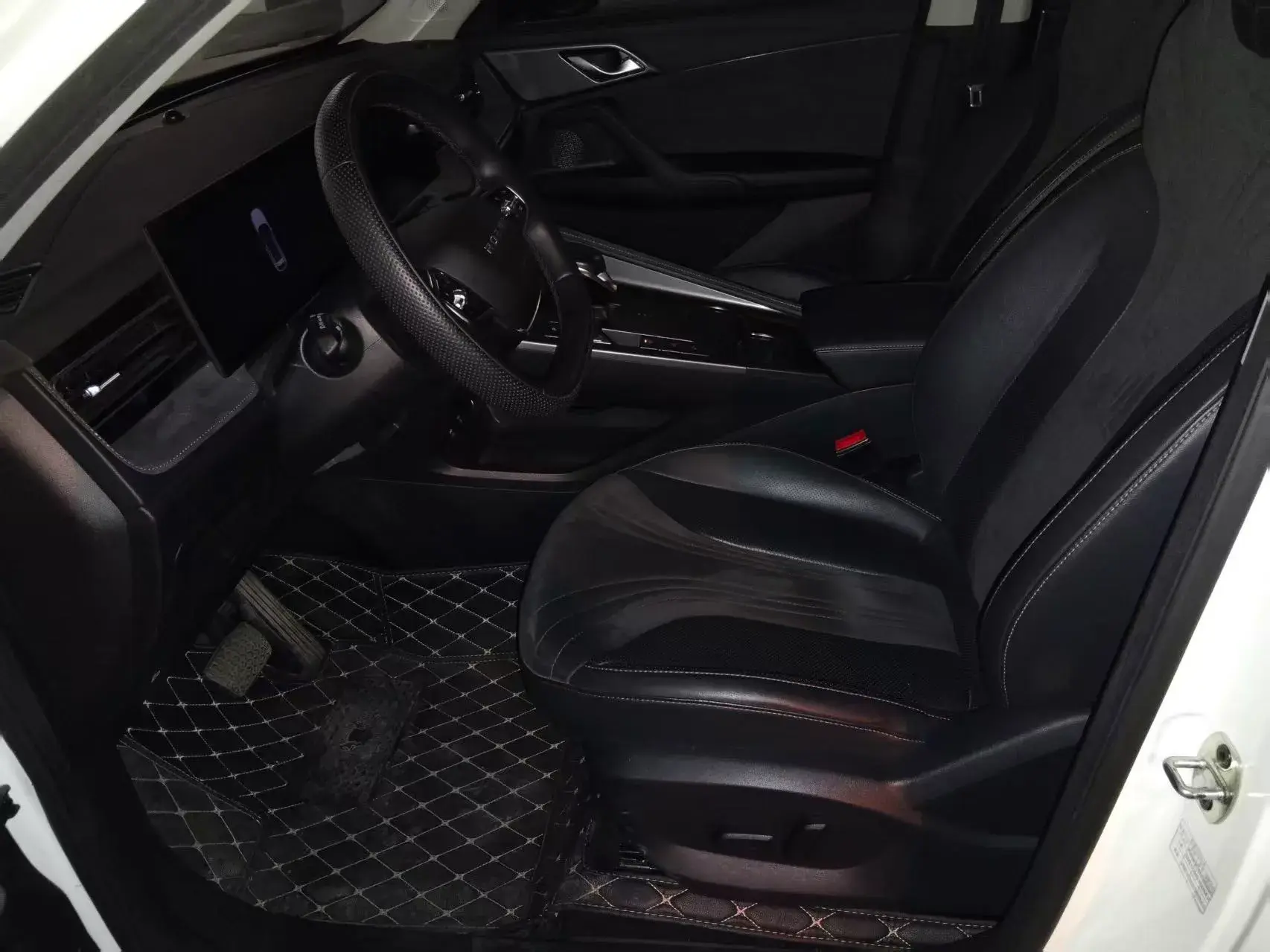 2024 ROEWE D5X thumbnail 4